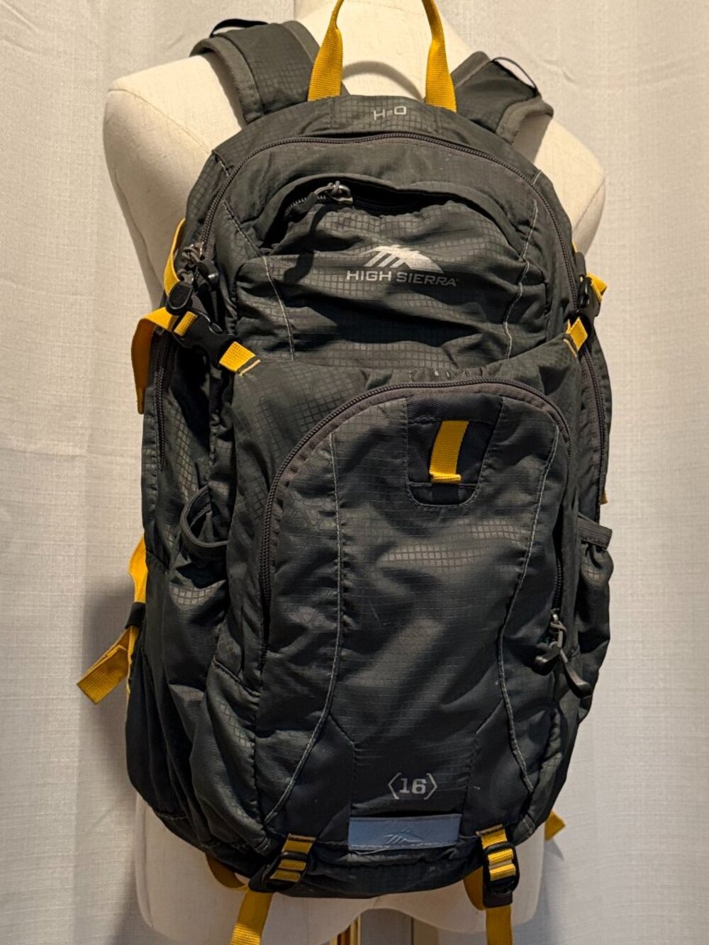 High Sierra Hydration Backpack Daypack Gray Gold Outdoor Hiking Travel